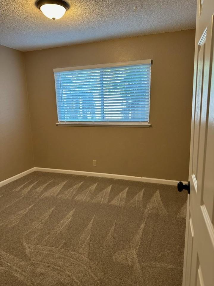 2587 Lagoon Ln - Photo 4 of 15