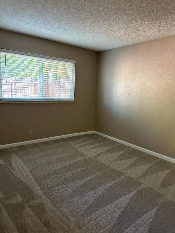 2587 Lagoon Ln - Photo 6 of 15