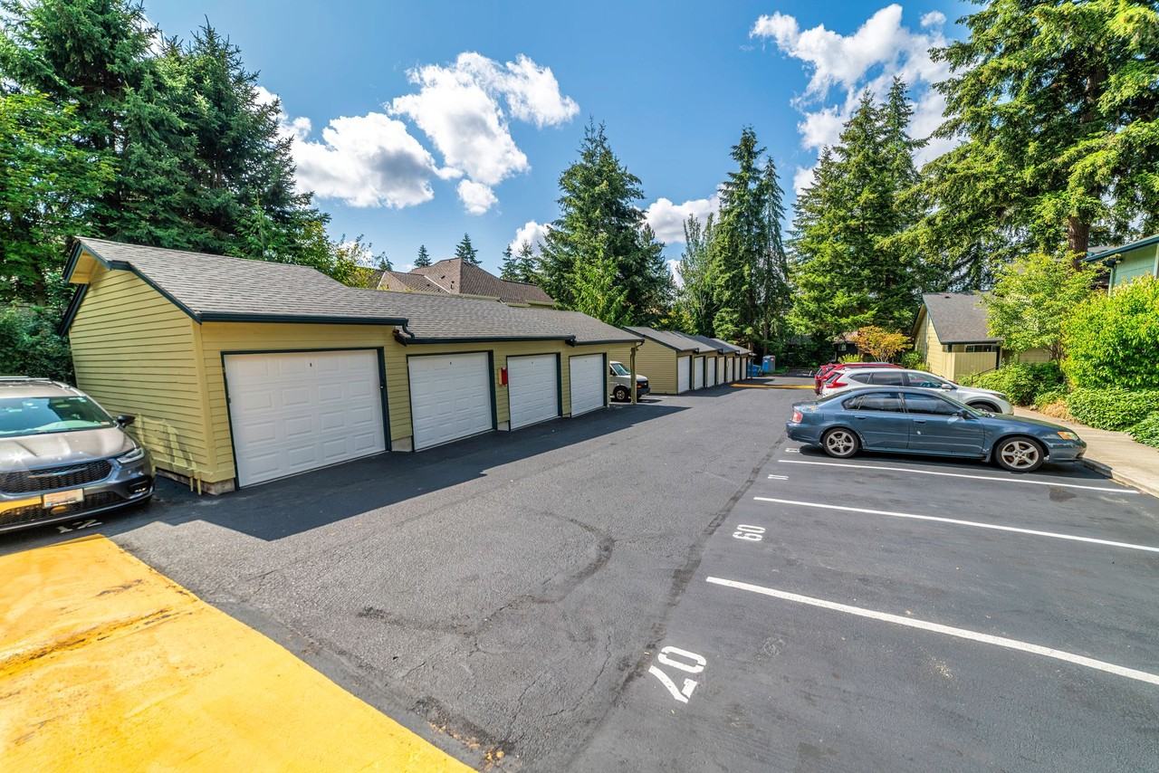 The Kamber Ridge Apartments - Photo 4 of 49