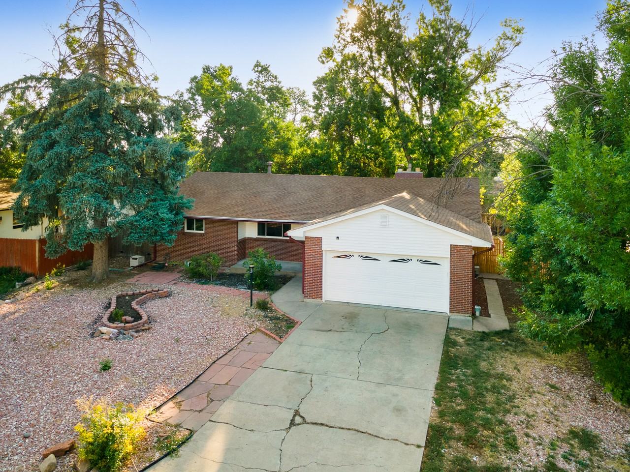 554 Quentin St - Photo 2 of 29