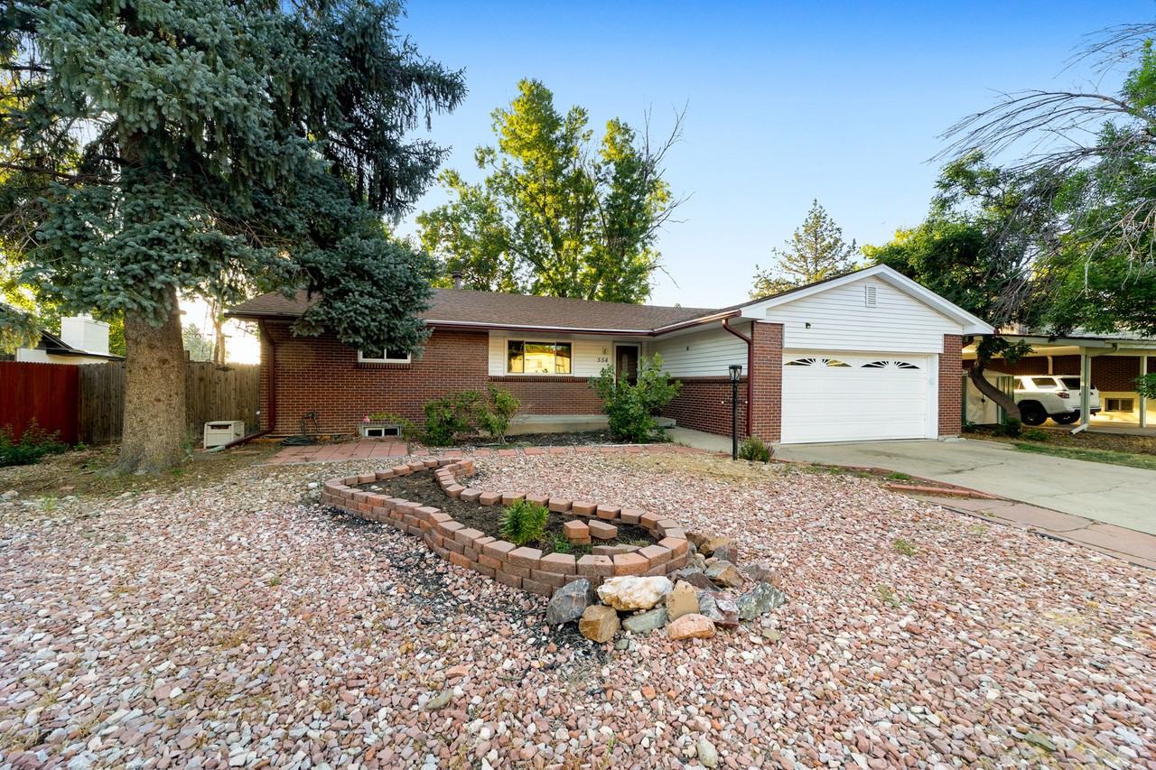 554 Quentin St - Photo 3 of 29