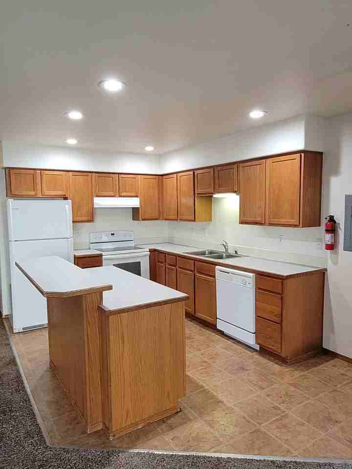 1404skyl - Photo 2 of 18