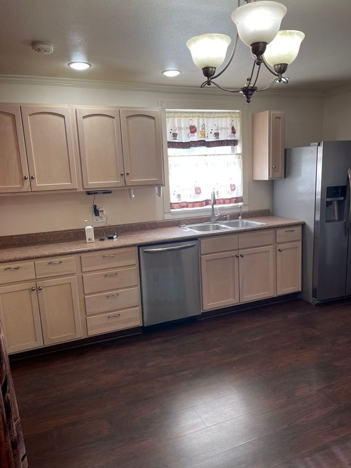 1346 5th St - Photo 3 of 15