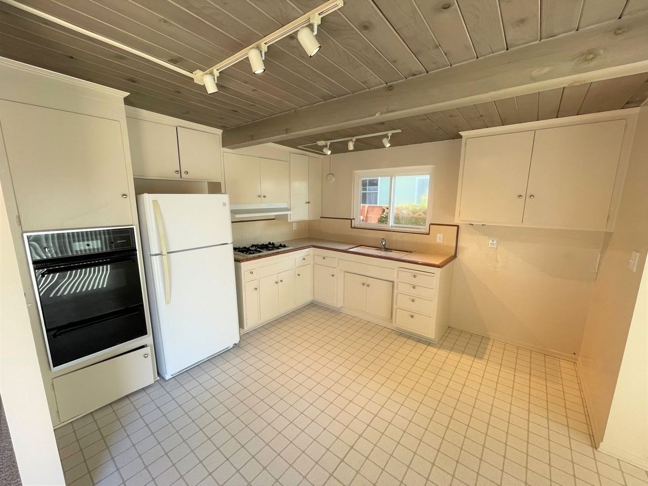 978 Brockton Ln - Photo 5 of 18