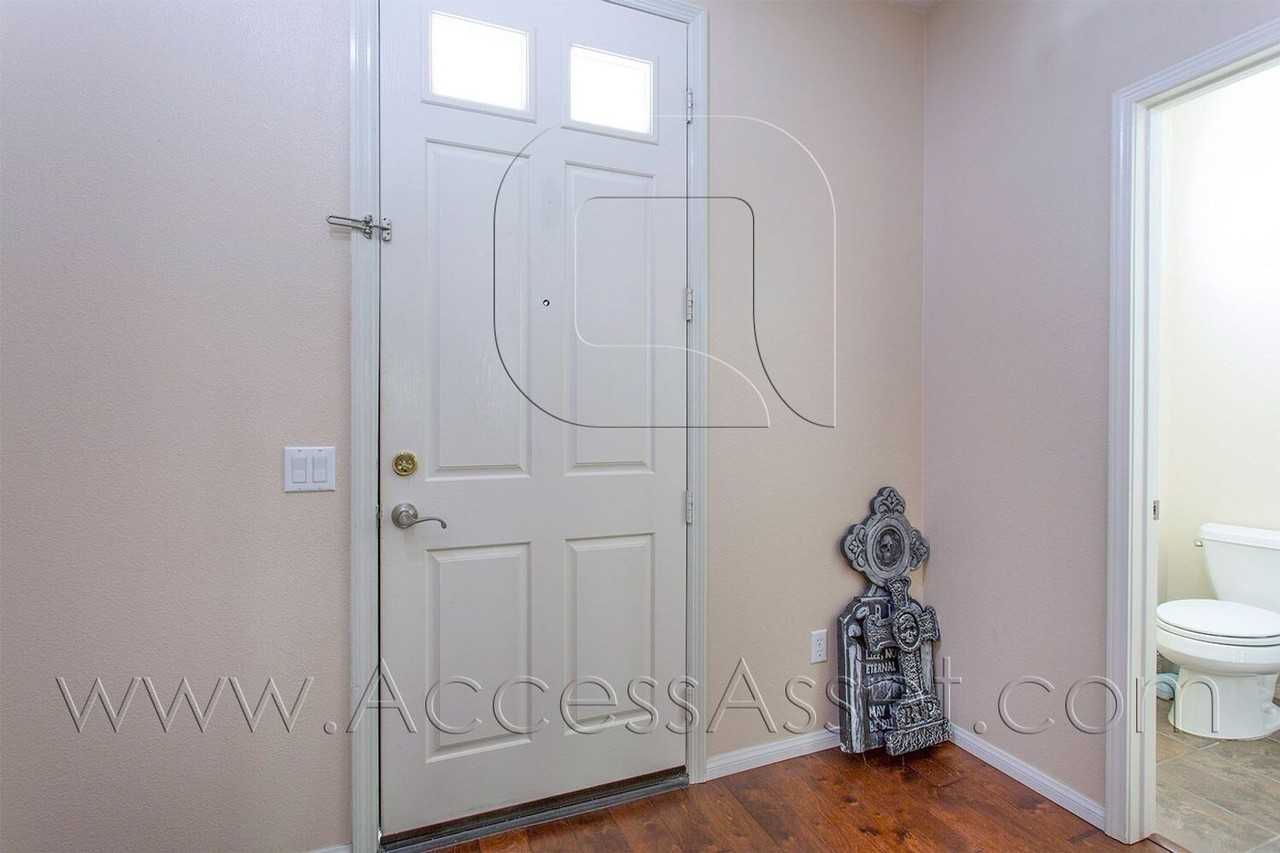 40346 Logan Ct - Photo 2 of 17