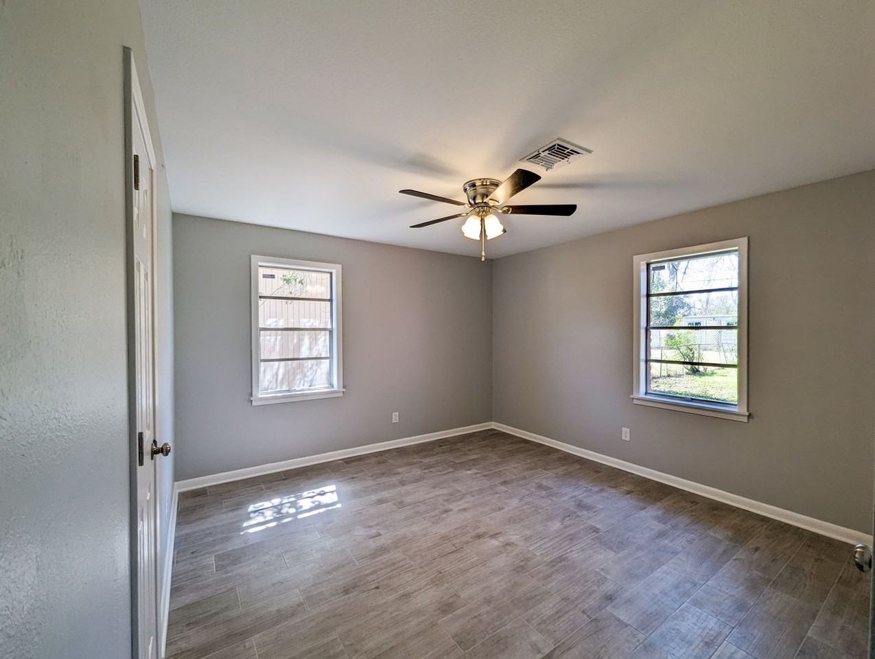 4012 Stuart Ave - Photo 4 of 8
