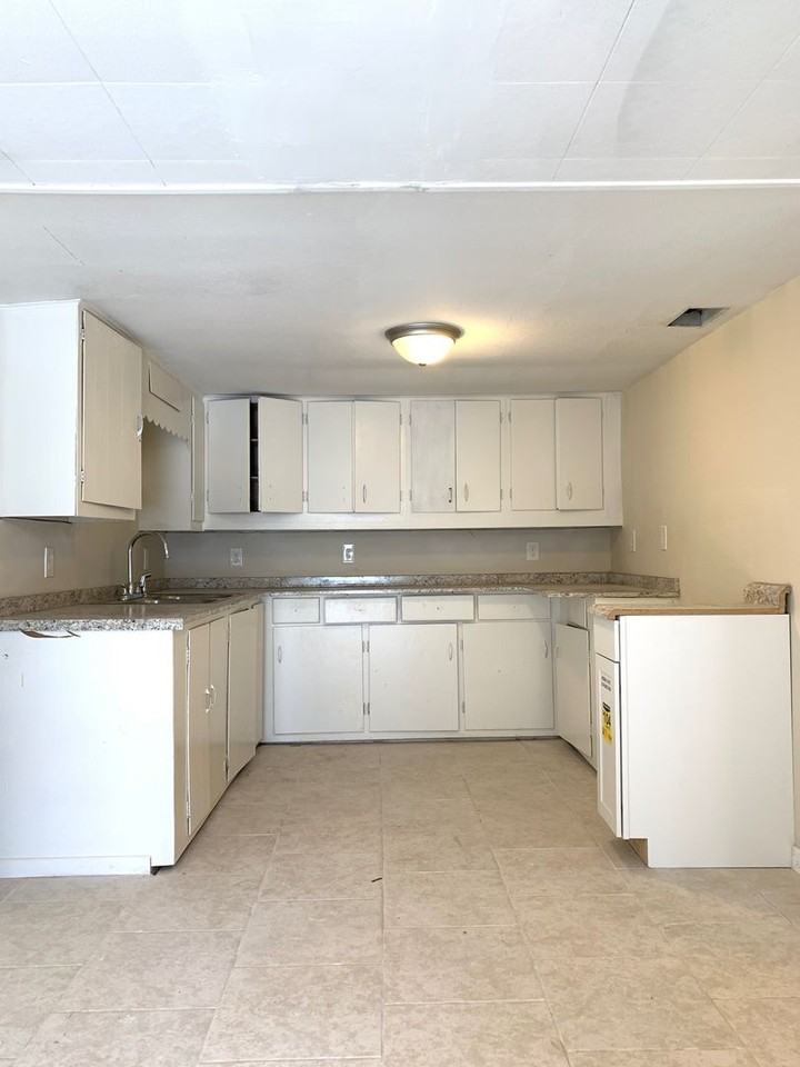 6210 N 49th St - Photo 2 of 30