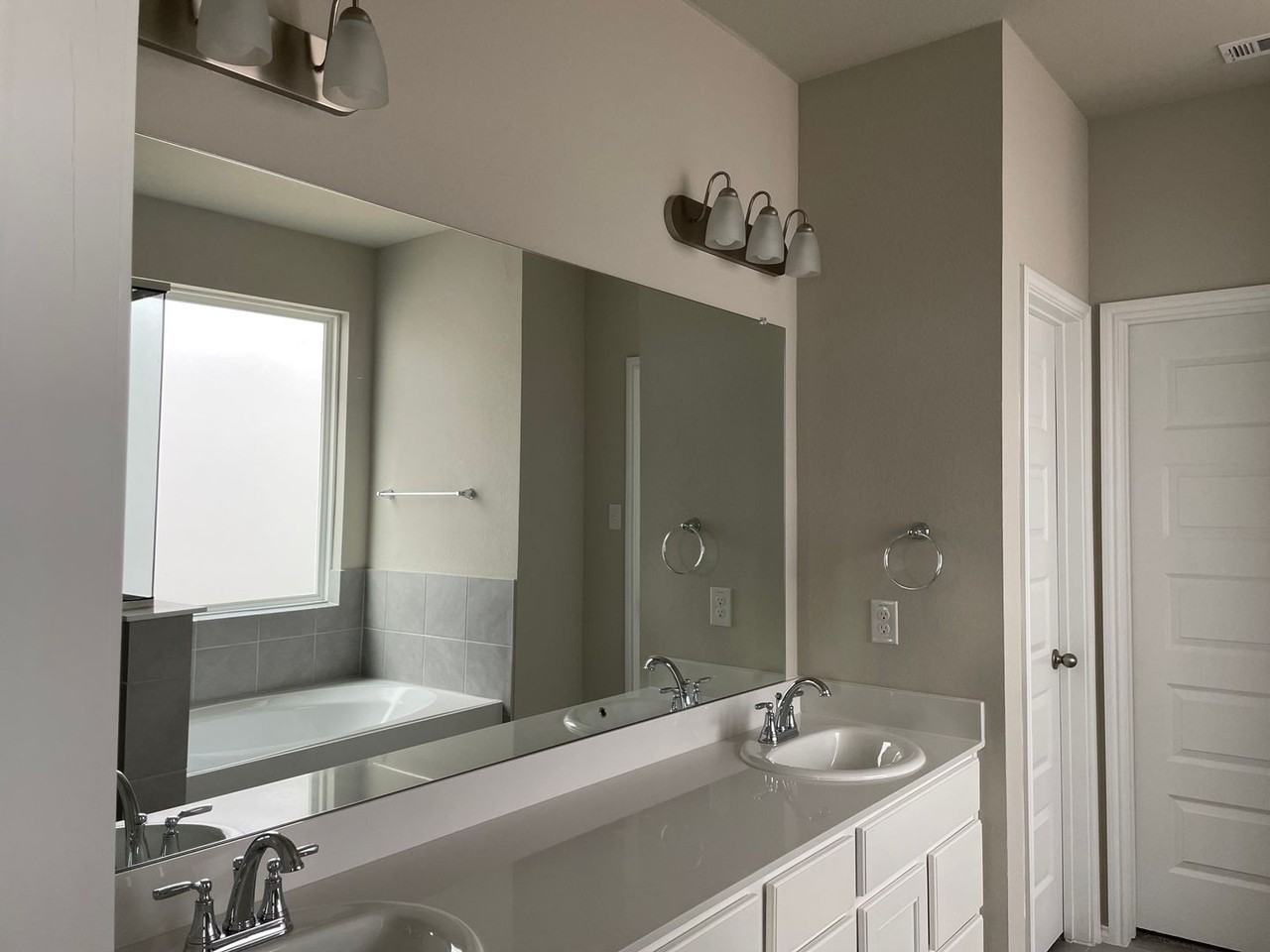 6009 Pitcher Way - Photo 4 of 30