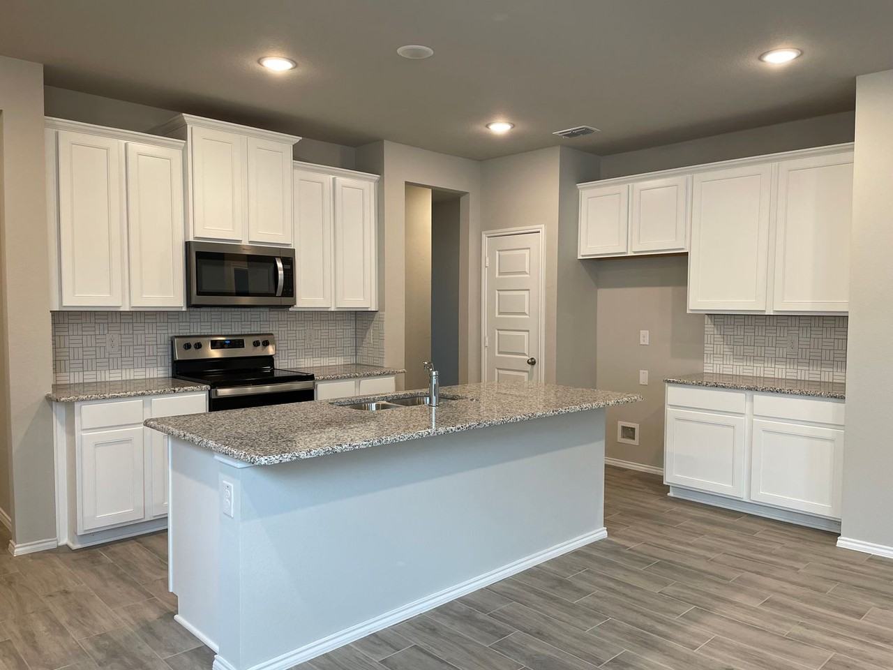6009 Pitcher Way - Photo 7 of 30