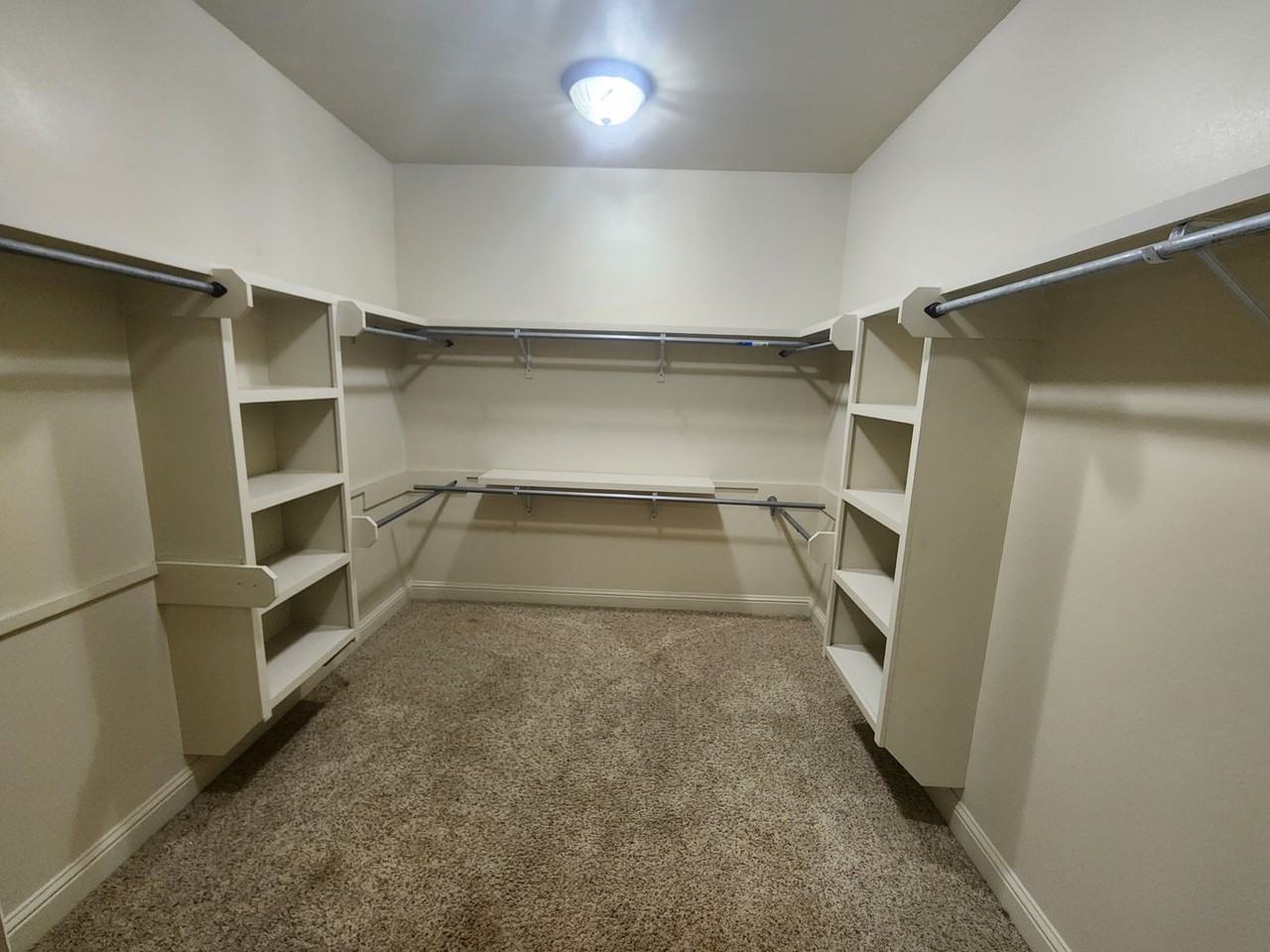 415 Antietam Dr - Photo 6 of 11