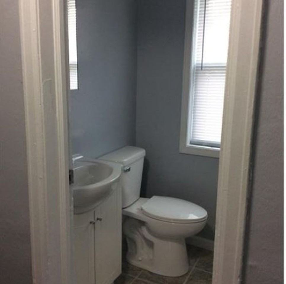 132 Saint Paul Pl - Photo 2 of 9