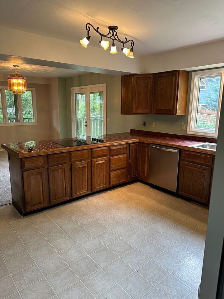 3340 Eastwind Dr - Photo 2 of 37