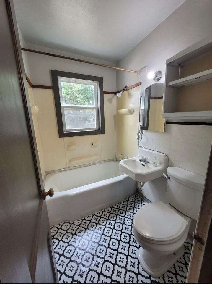 114 Pine St - Photo 2 of 7