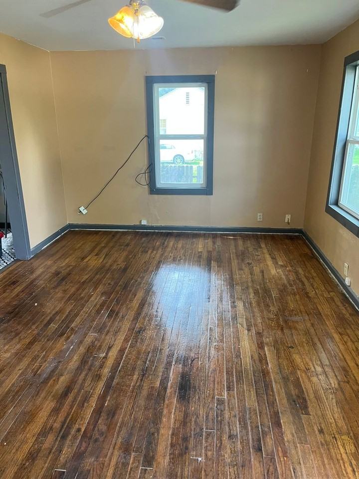 114 Pine St - Photo 3 of 7
