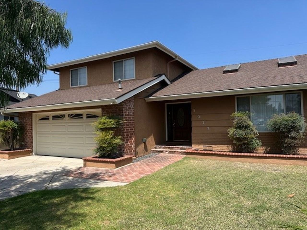 5073 Oxford Dr - Photo 2 of 38