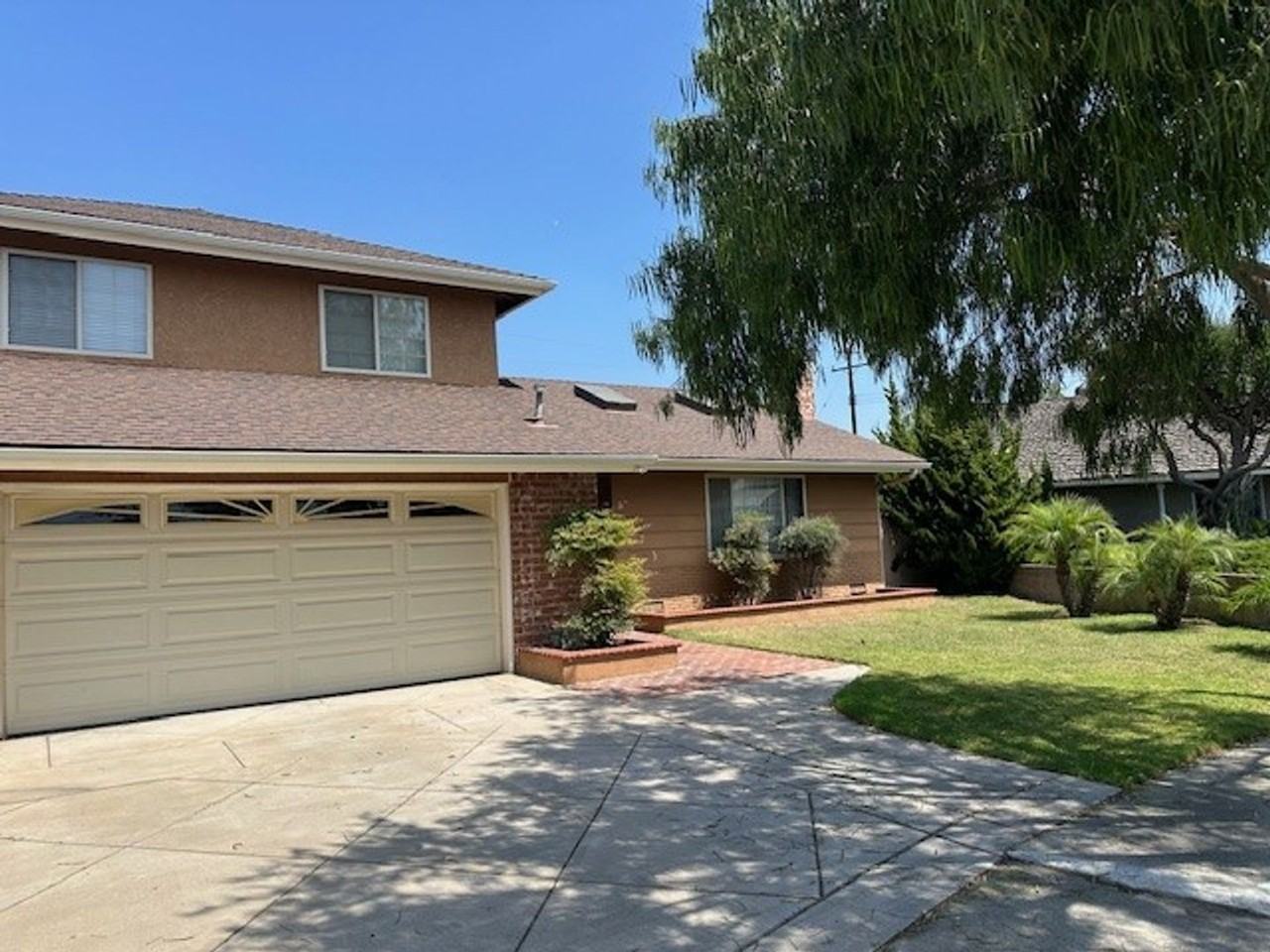 5073 Oxford Dr - Photo 3 of 38