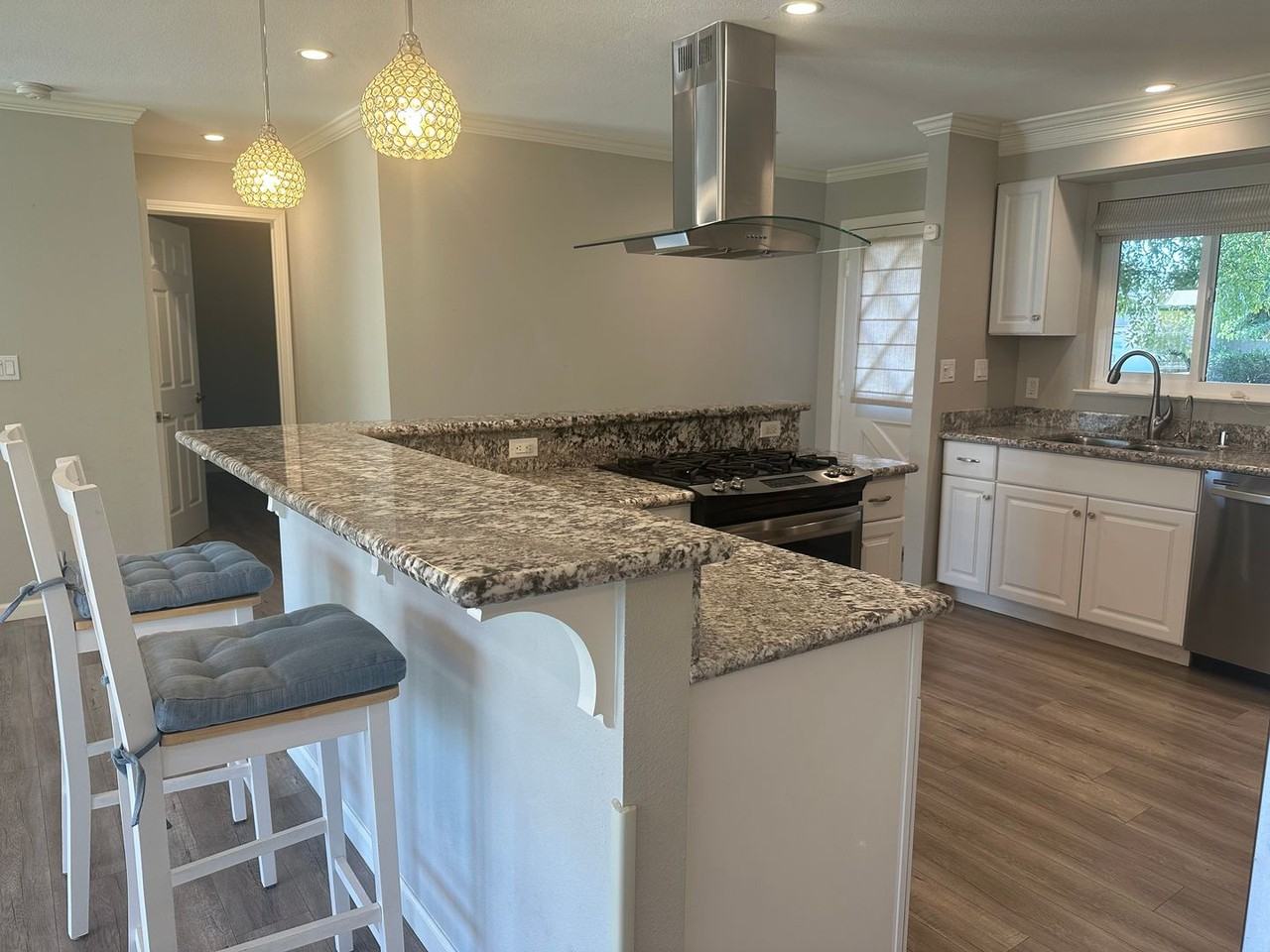 4210 Eggers Dr - Photo 3 of 14