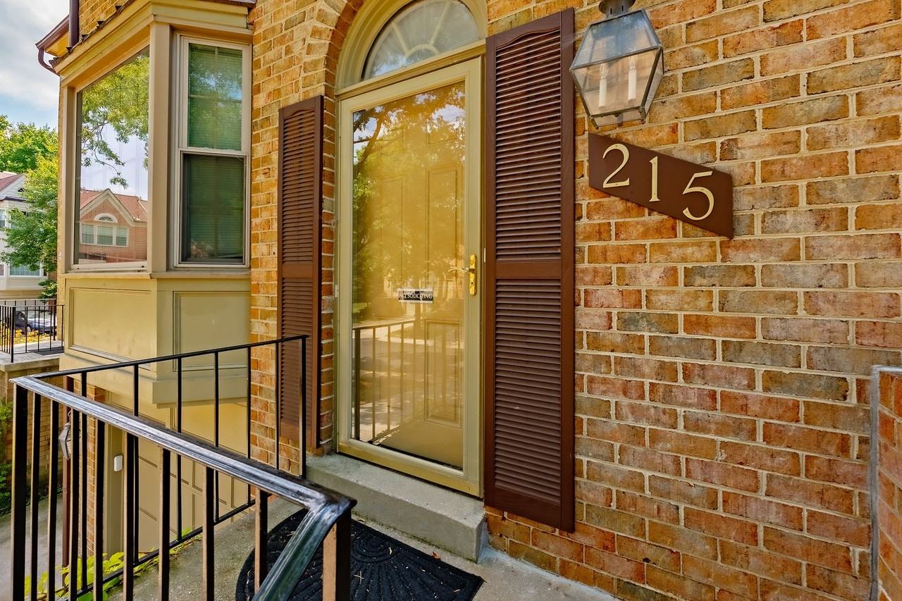 215 Lynn Manor Dr - Photo 5 of 50