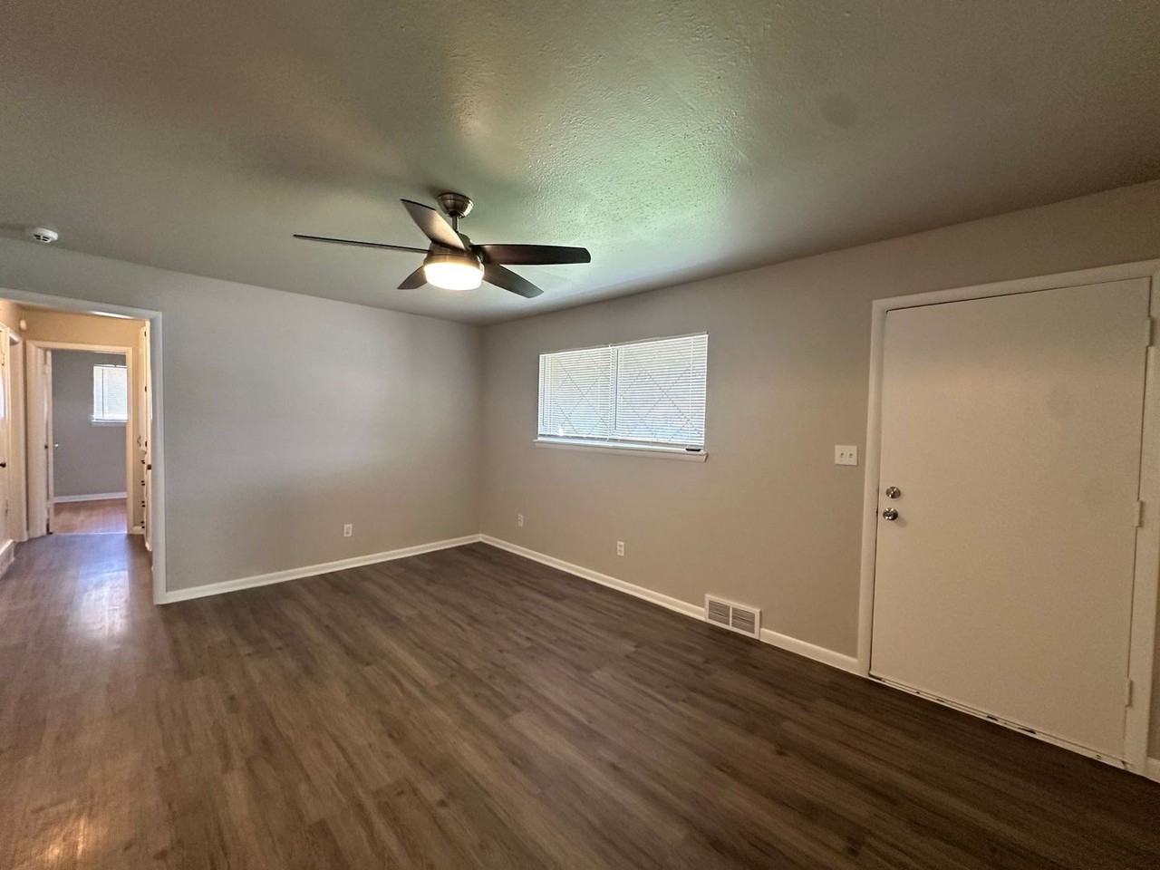 407 W Fairchild Dr - Photo 3 of 26