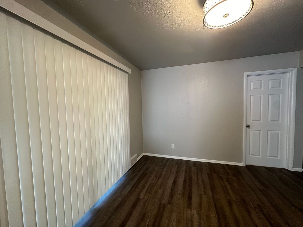 407 W Fairchild Dr - Photo 7 of 26