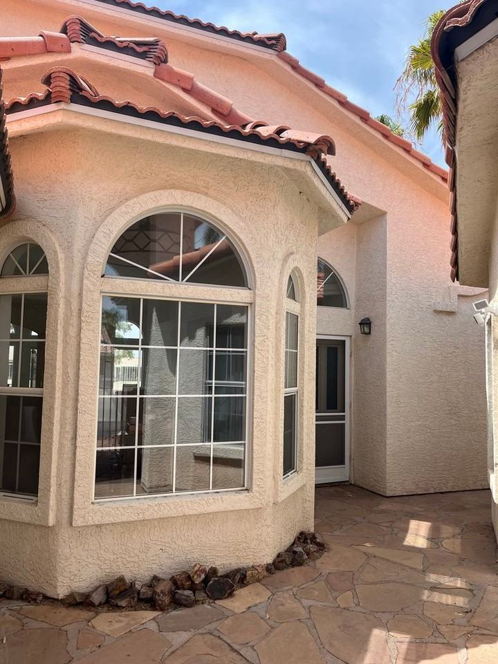 2056 E Desert Lakes Dr - Photo 2 of 23