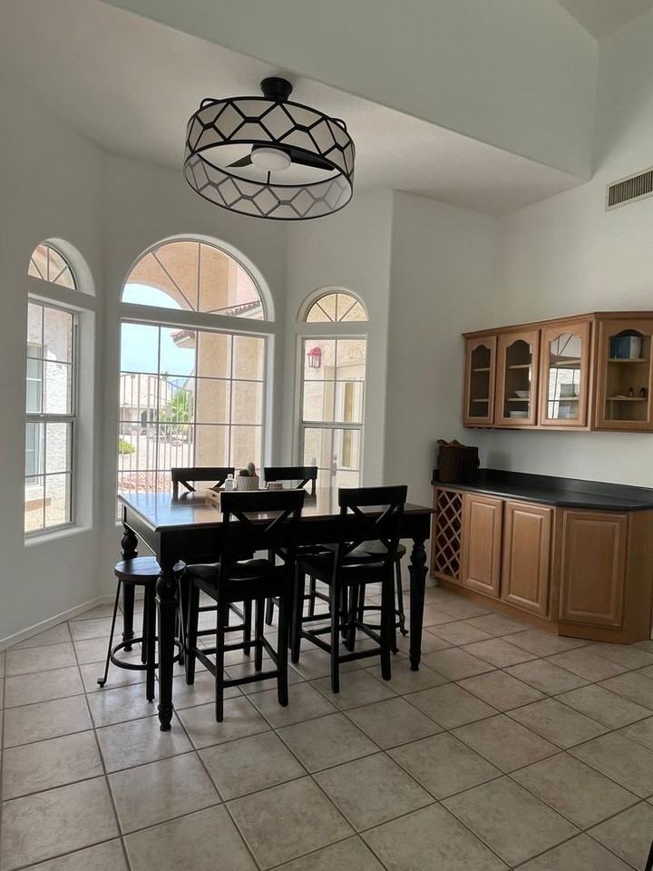 2056 E Desert Lakes Dr - Photo 4 of 23