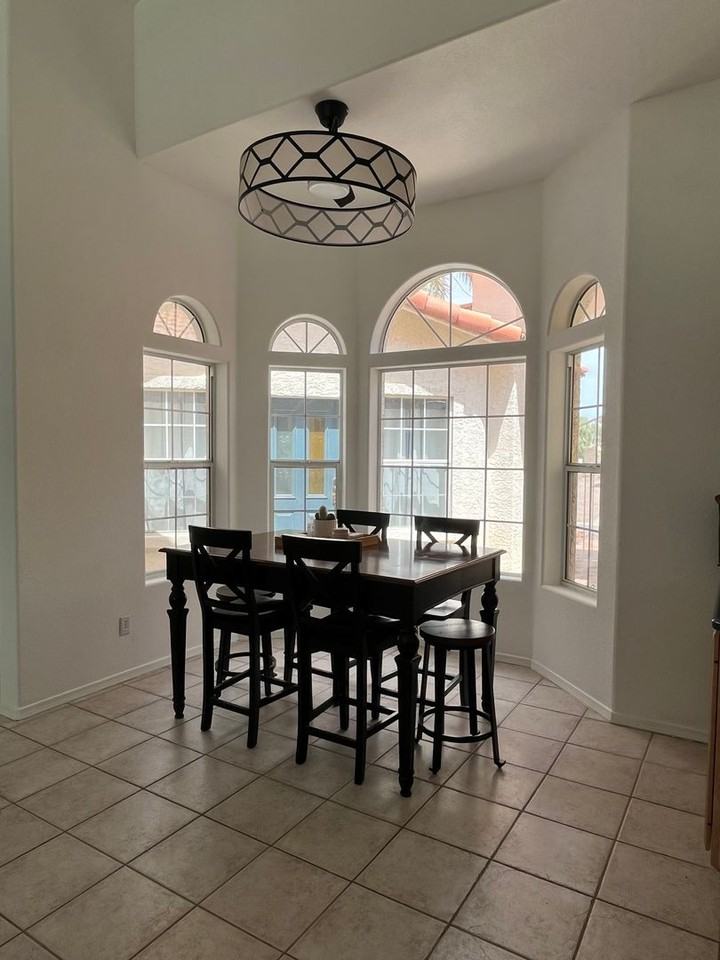 2056 E Desert Lakes Dr - Photo 5 of 23