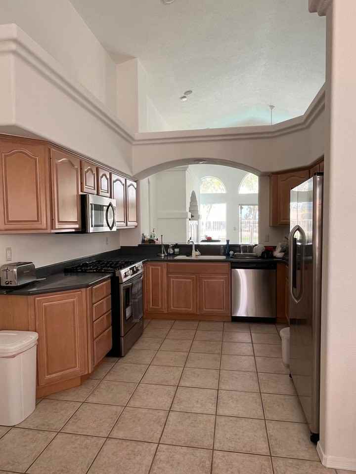 2056 E Desert Lakes Dr - Photo 6 of 23