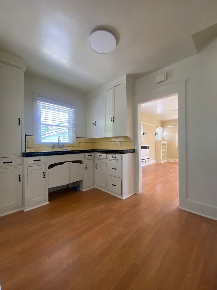 4850 Bancroft St - Photo 2 of 12