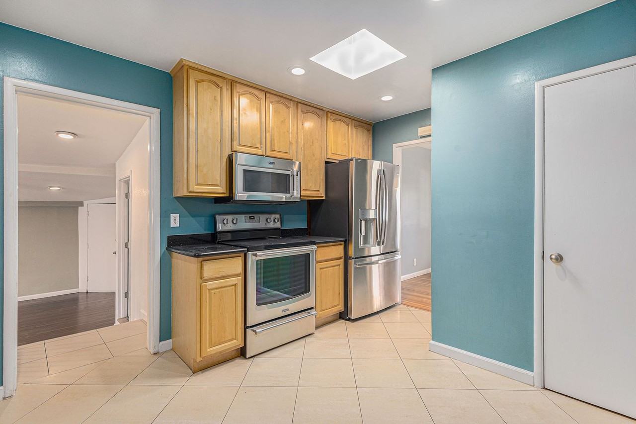 19133 Times Ave #LU - Photo 5 of 18