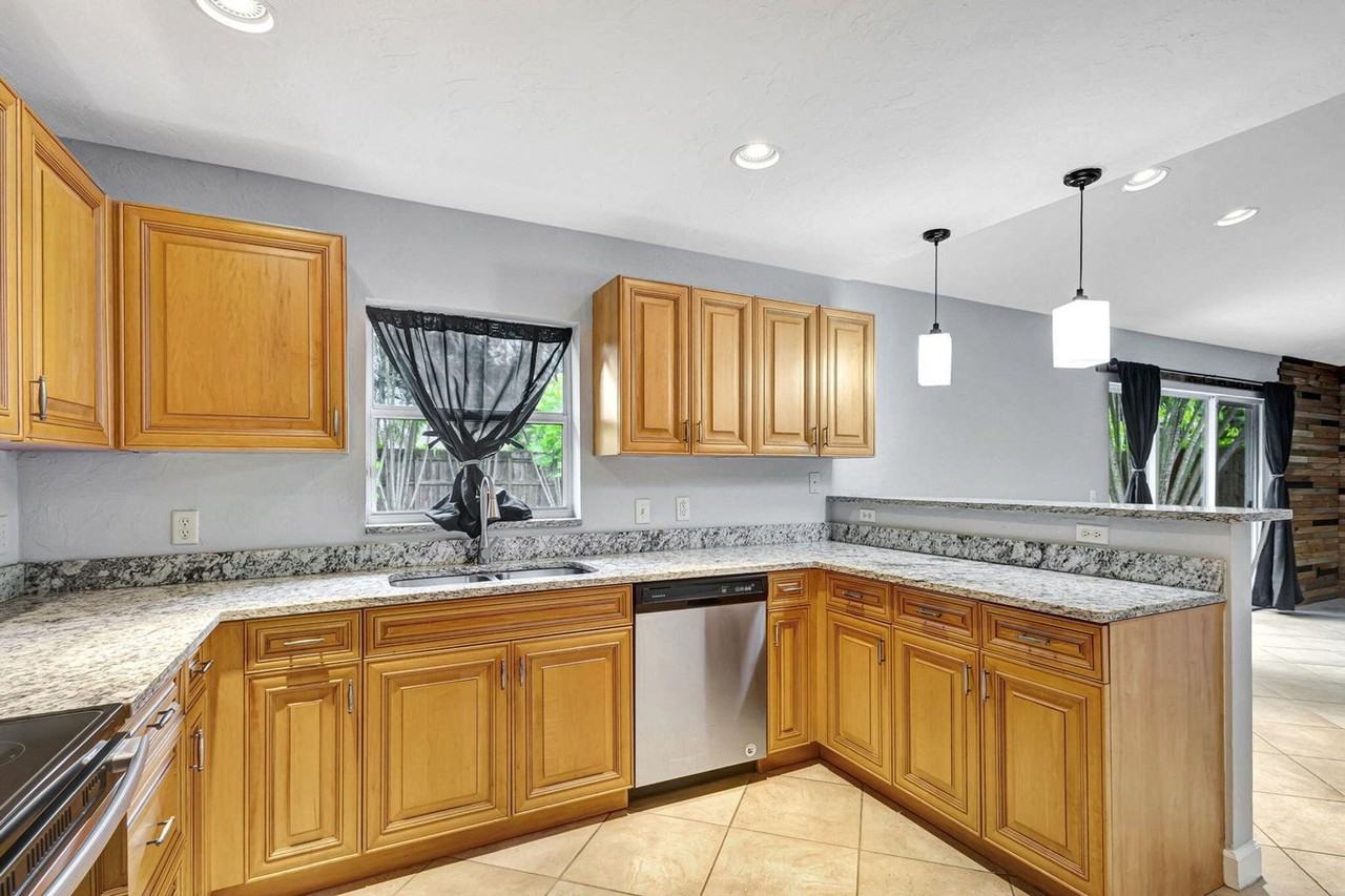 6745 1st St - Photo 3 of 20