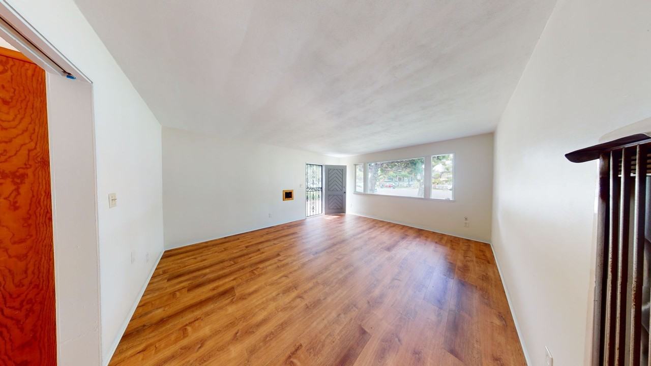 711 B Ave - Photo 3 of 17
