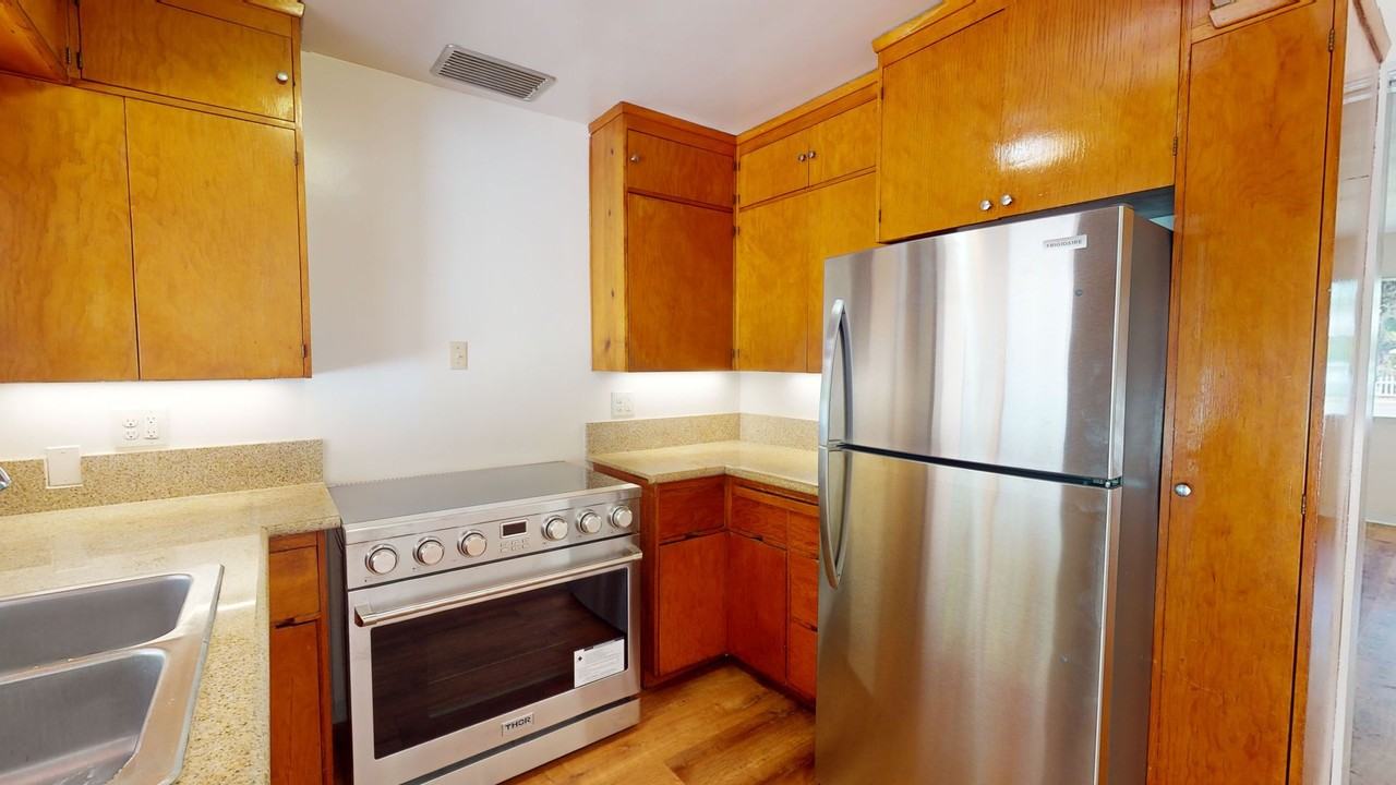 711 B Ave - Photo 5 of 17