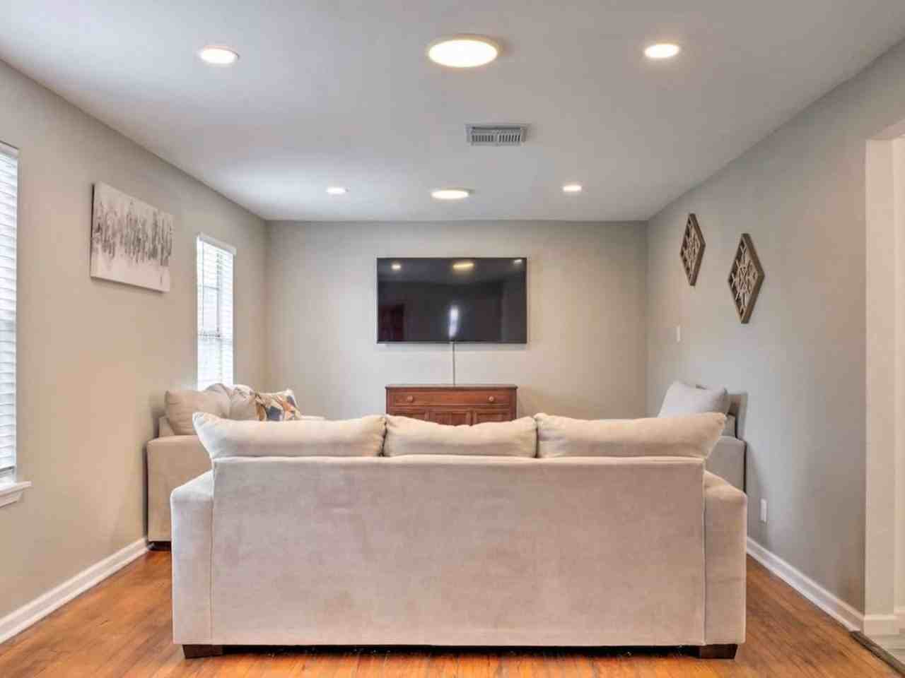 2223 Des Jardines St - Photo 3 of 21