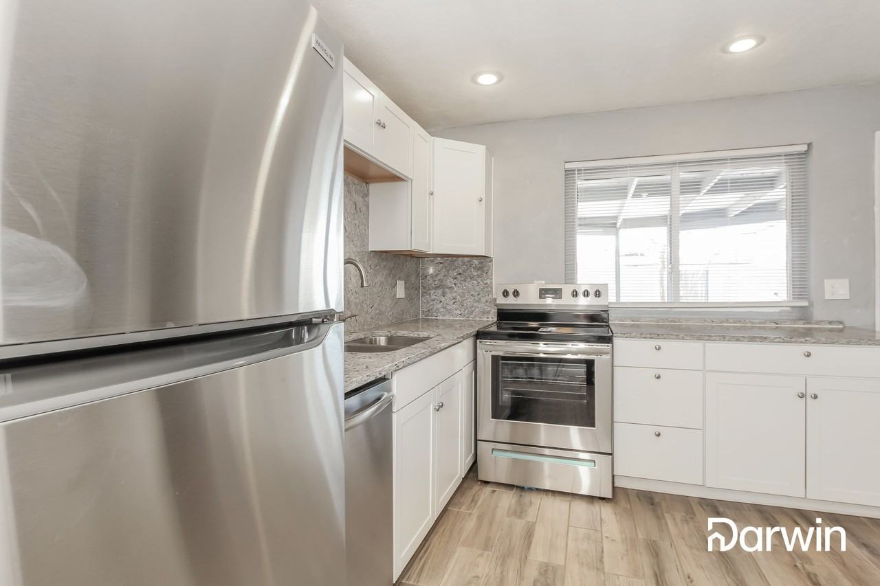 5629 N 31st Ave - Photo 2 of 15