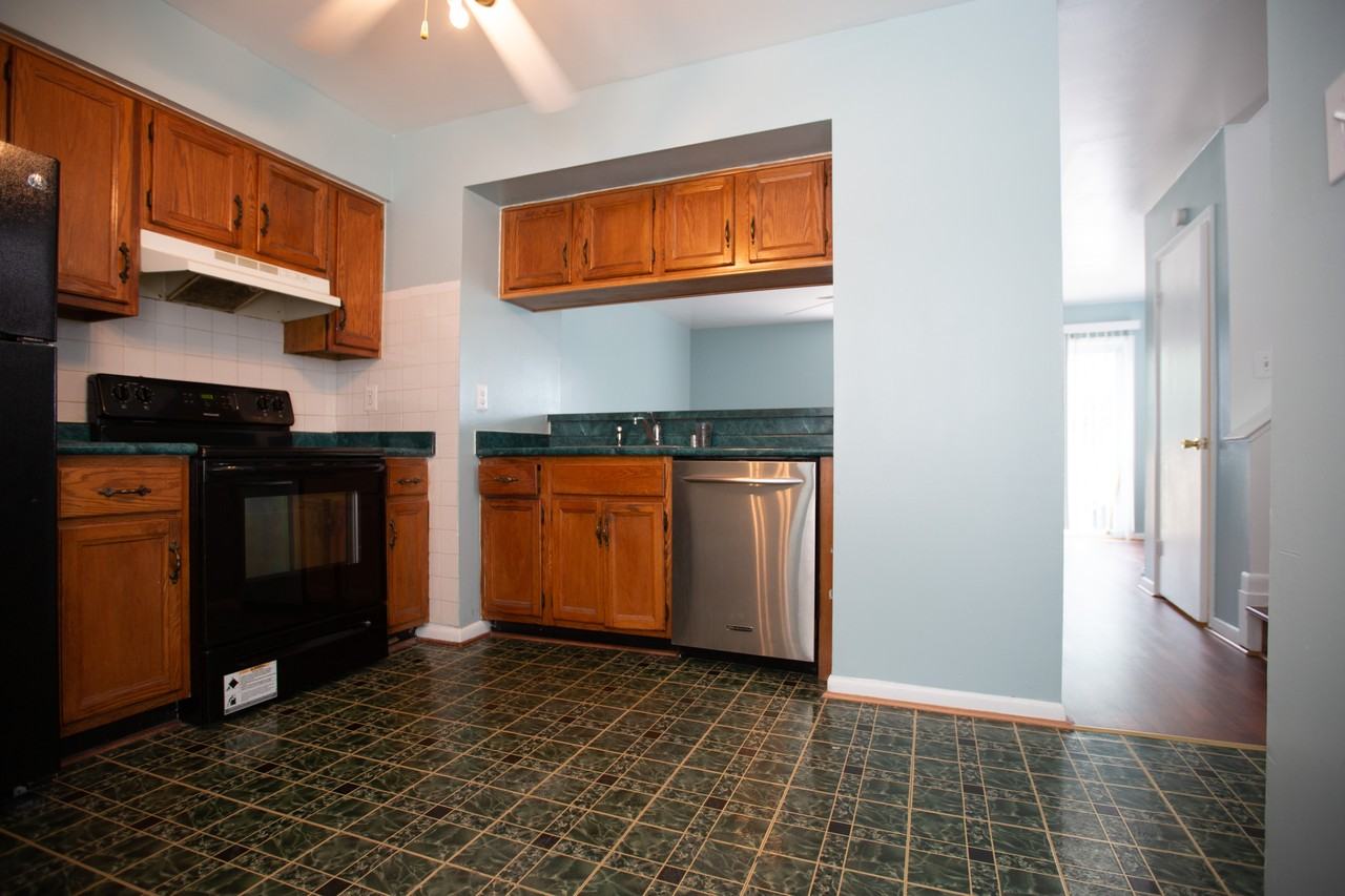 Sugarland Square Ct #15 - Photo 2 of 16