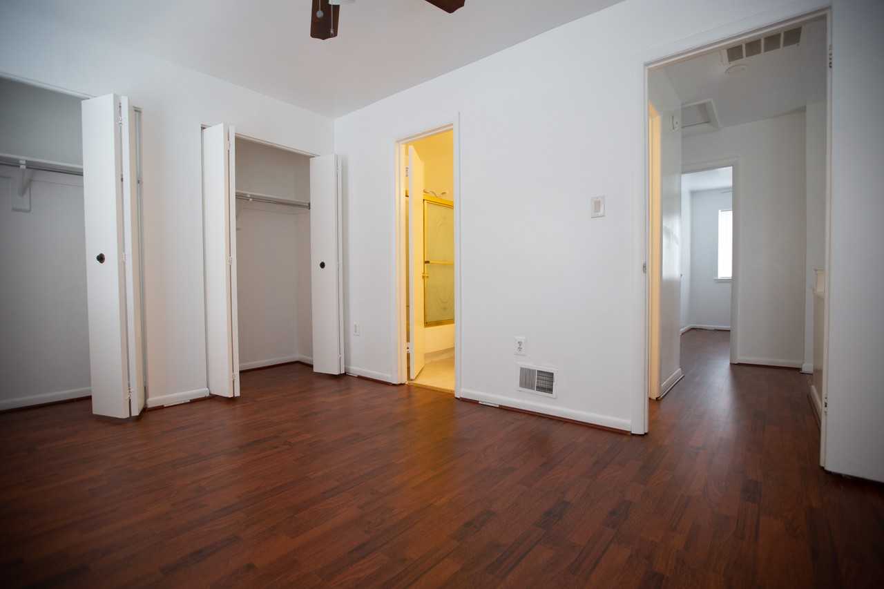 Sugarland Square Ct #15 - Photo 7 of 16