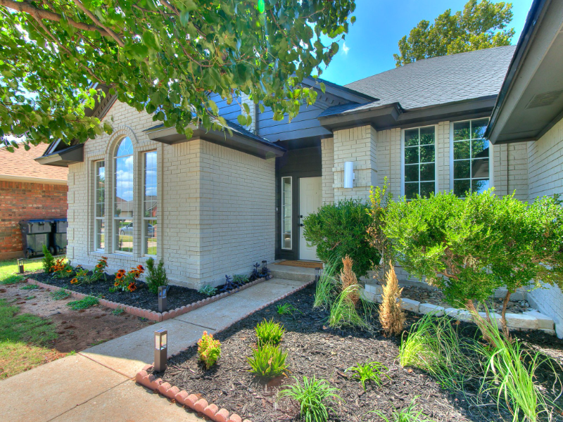 12013 Blueway Ave - Photo 2 of 20