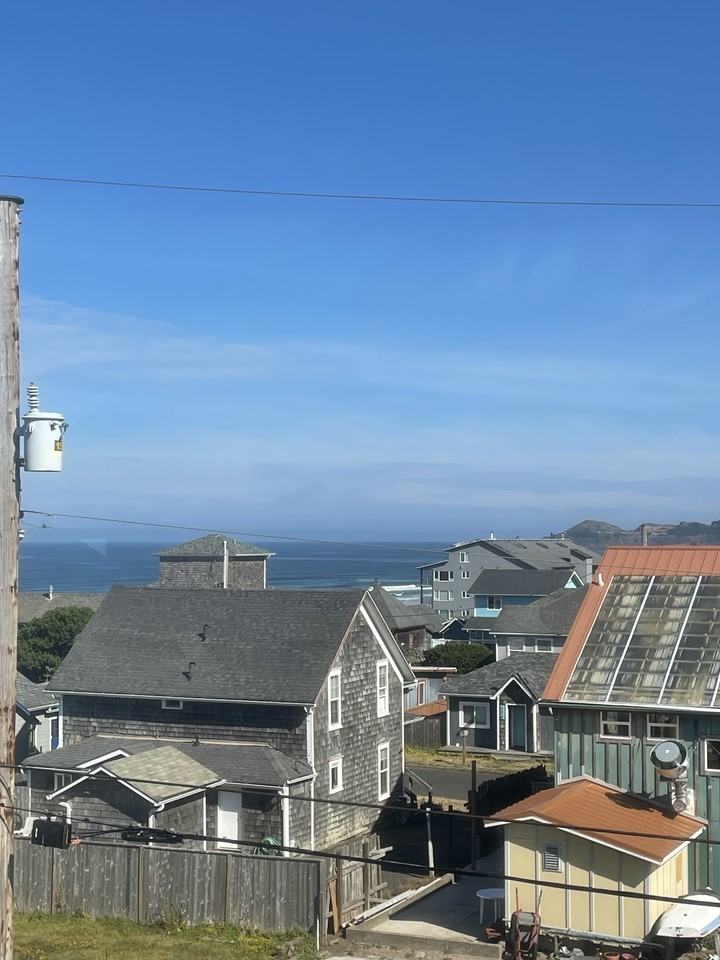 115 Northwest Coast Street - Photo 2 of 16