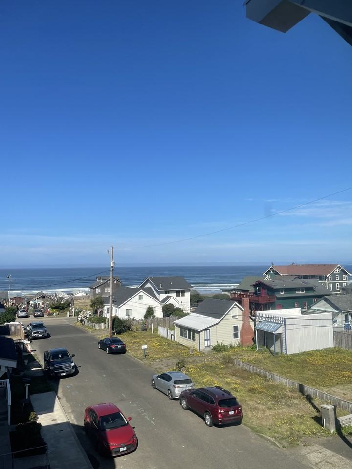 115 Northwest Coast Street - Photo 3 of 16