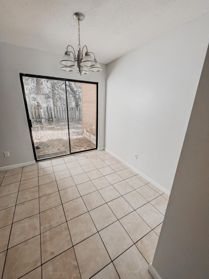 611 Center Street - Photo 3 of 9