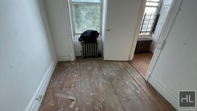 187 Kingston Ave - Photo 3 of 10