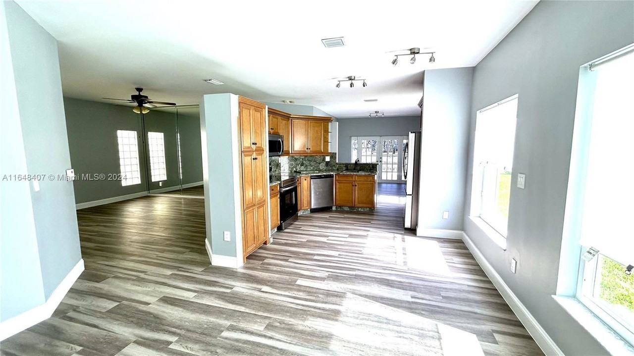 17011 Nw 13th St - Photo 3 of 8