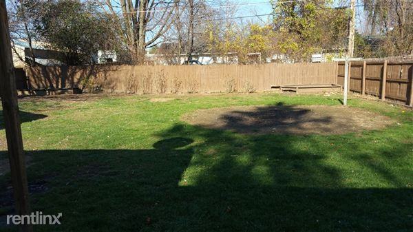 205 Booth Dr - Photo 2 of 13