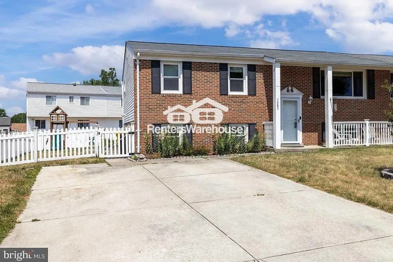 1083 Woodlawn Ave - Photo 2 of 23