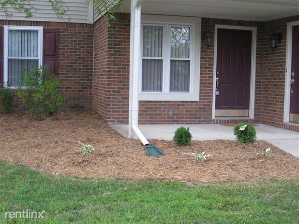 1523 Porter Cir - Photo 2 of 10