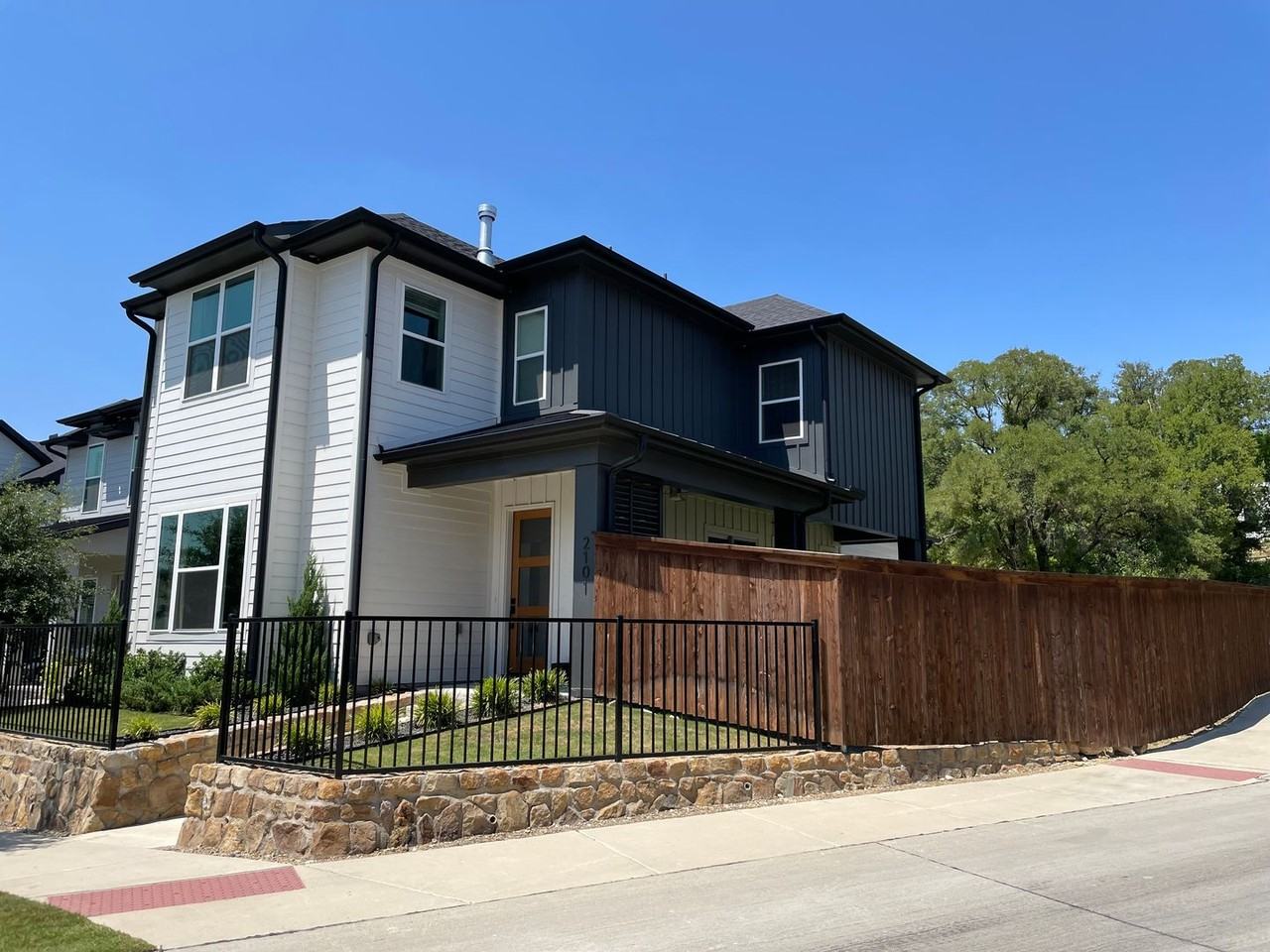 2101 River East Ln - Photo 2 of 50