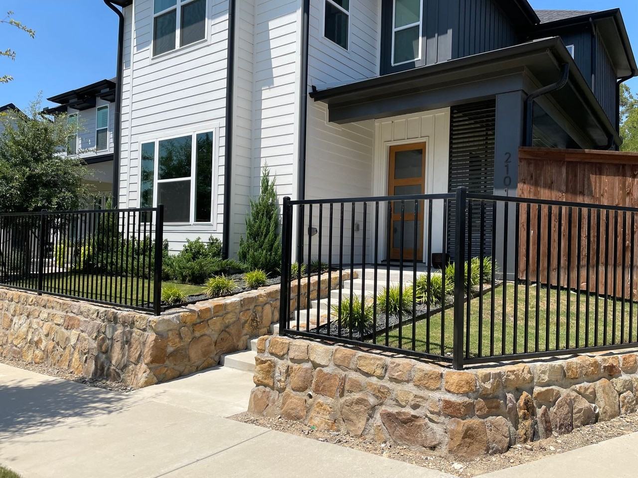 2101 River East Ln - Photo 3 of 50