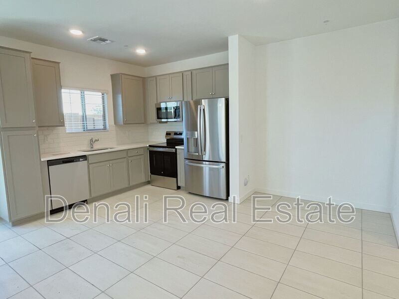 28065 North 28th Avenue - Photo 4 of 23