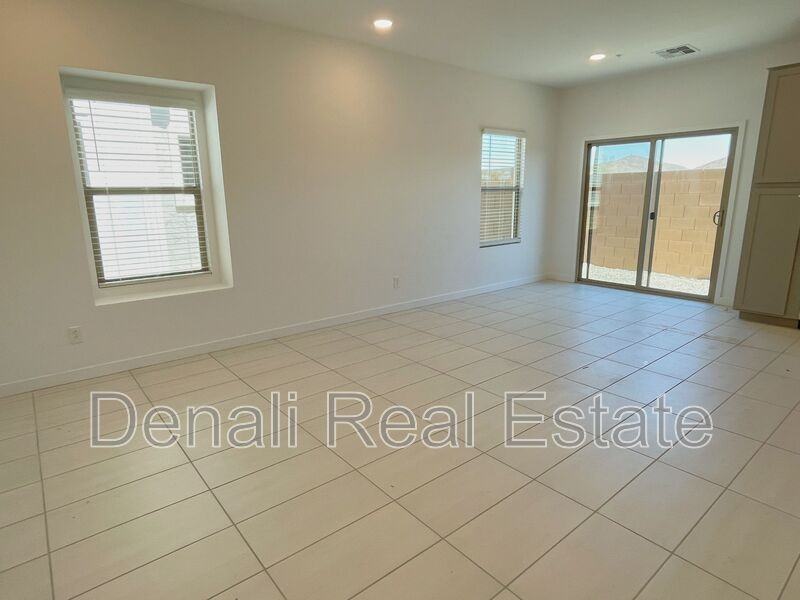 28065 North 28th Avenue - Photo 6 of 23